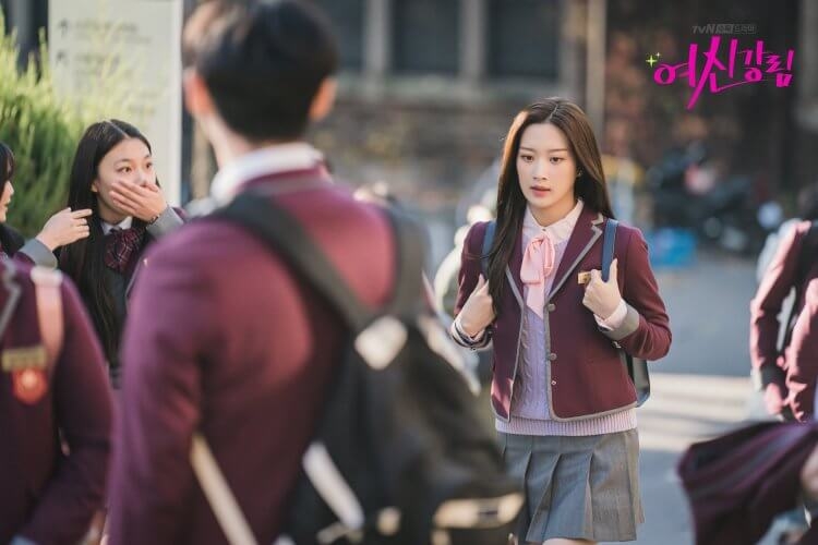 樓主跟女友自中學已經識,大學更讀同一間~