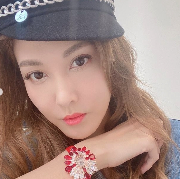 現實中的李彩華很好看