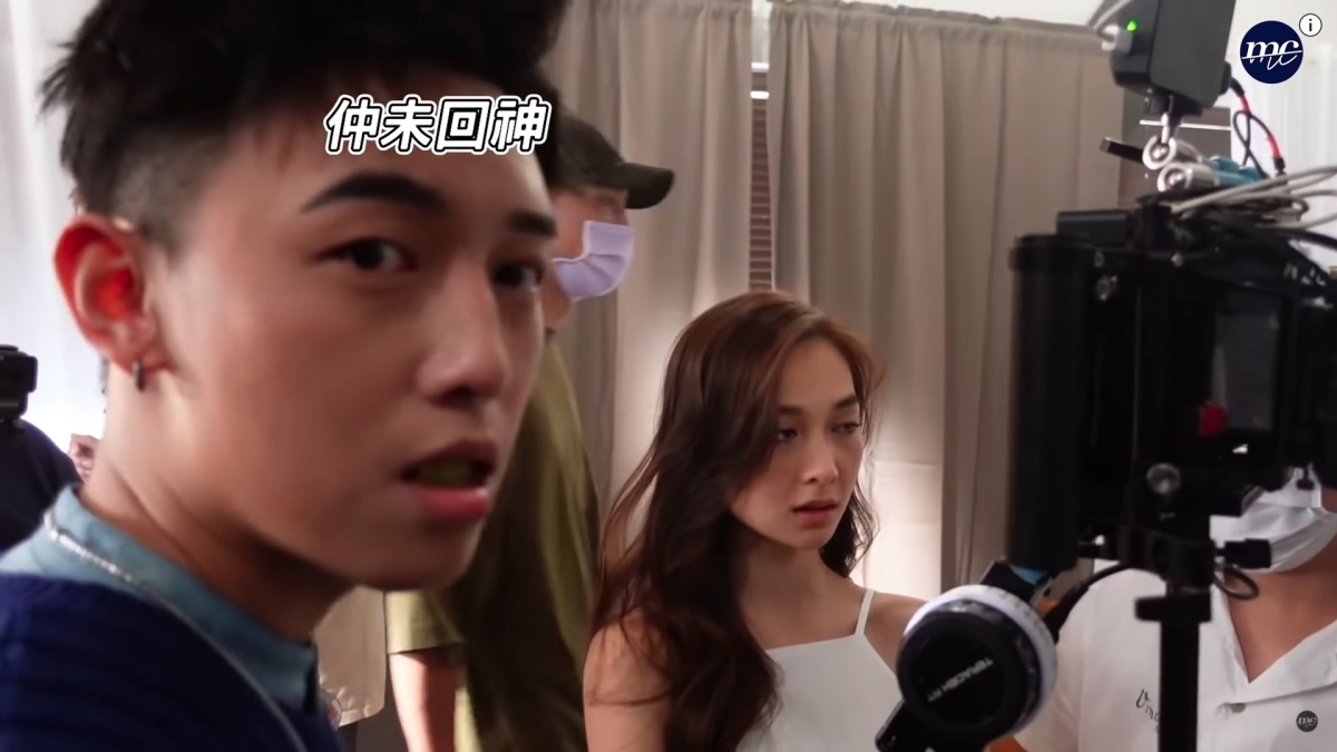 MC被Santis親吻後仲未回神!