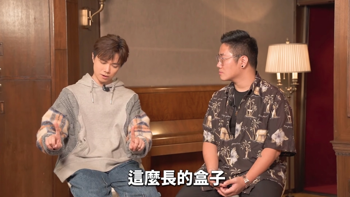 軒仔憶述有一次做完活動後收到fans送的長形盒子~