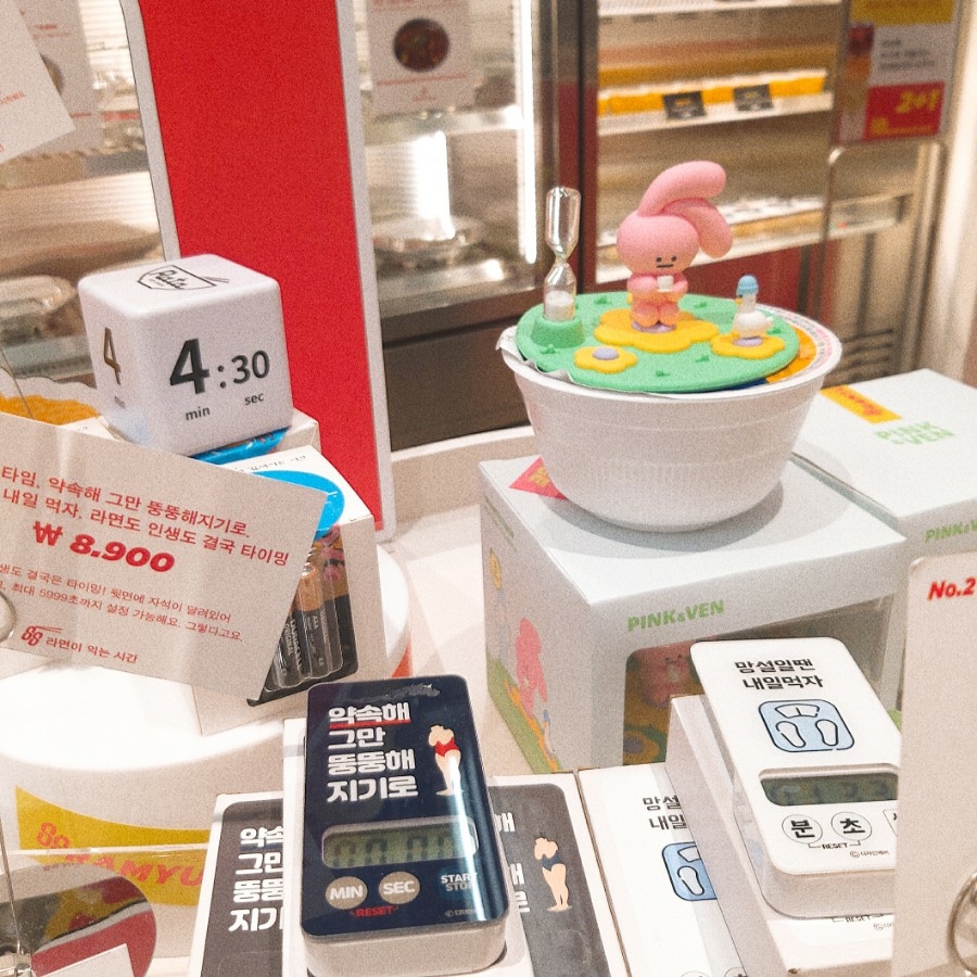 拉麵周邊包括計時器、煲、碗等等