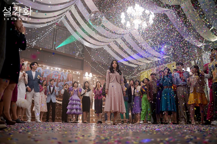 2022大熱復古穿搭 - 連身裙搭小西裝褸