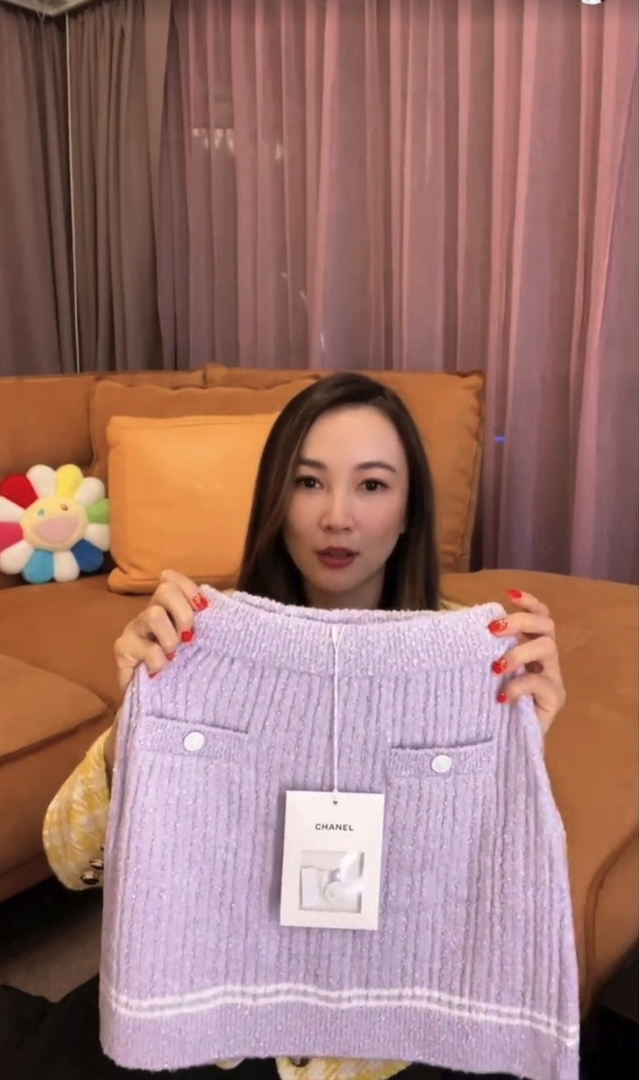 短裙的款式售價亦要 13,600港元~