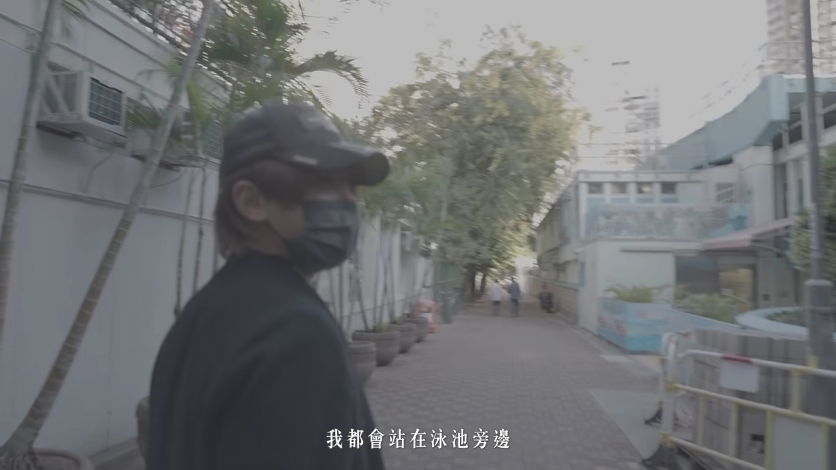 姜濤又憶述以前上游水堂時,因為自己太肥,每逢上堂都只會站在泳池邊~