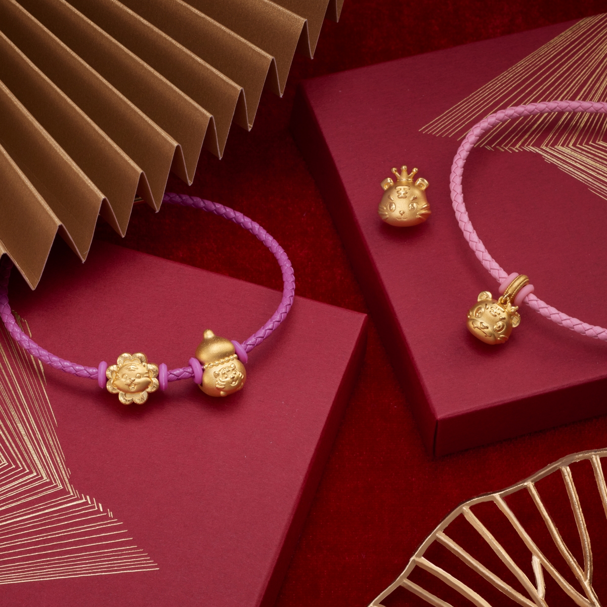 （左至右）「幸運虎」足金串飾（$1,500）、「富貴虎」足金串飾（$1,800）、「皇帝虎」足金串飾（$1,200起）及「大貓王子」足金串飾（$1,500），每款均連手繩。