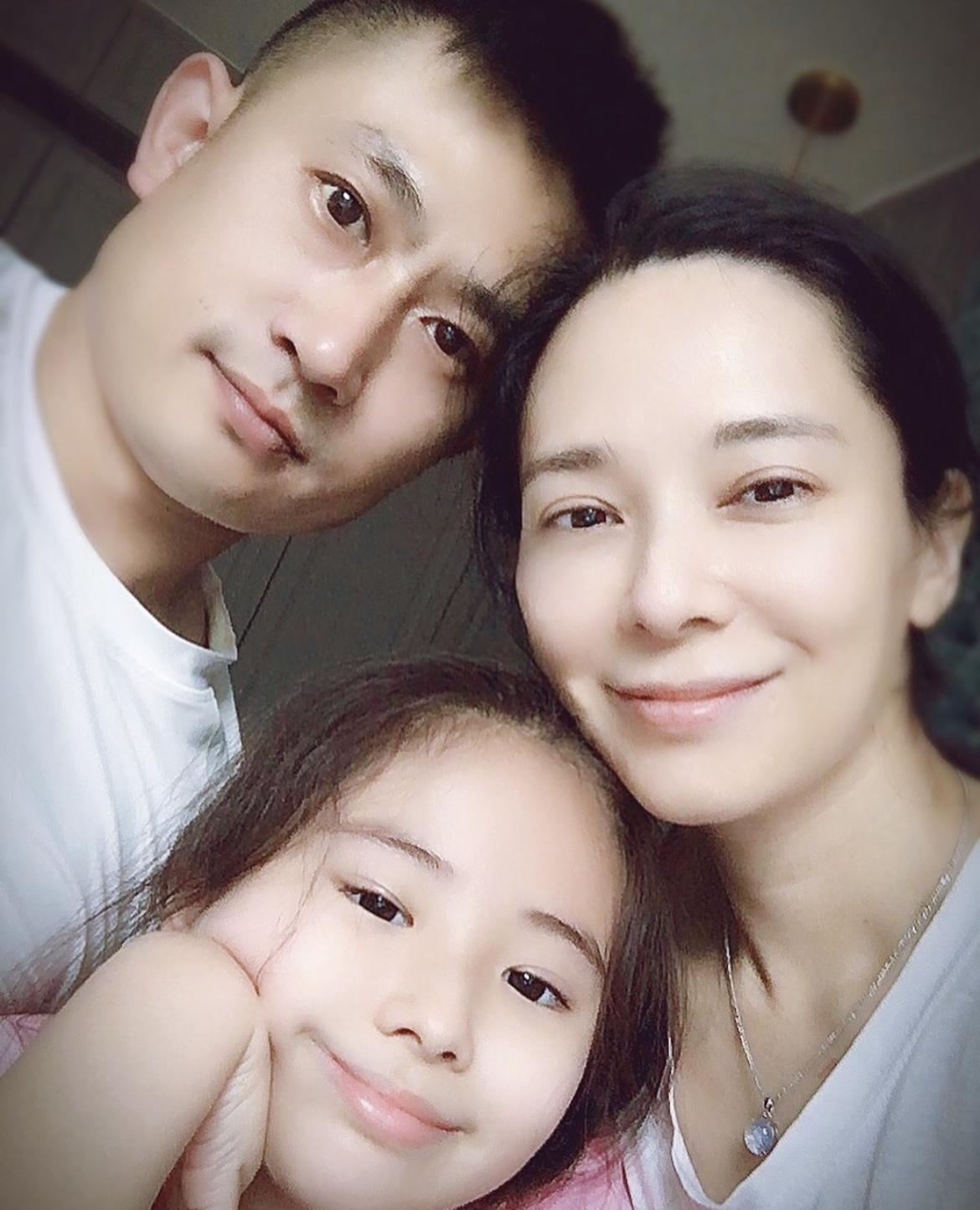 結婚後更誕下可愛的囡囡Kylie,一家三口幸福美滿!