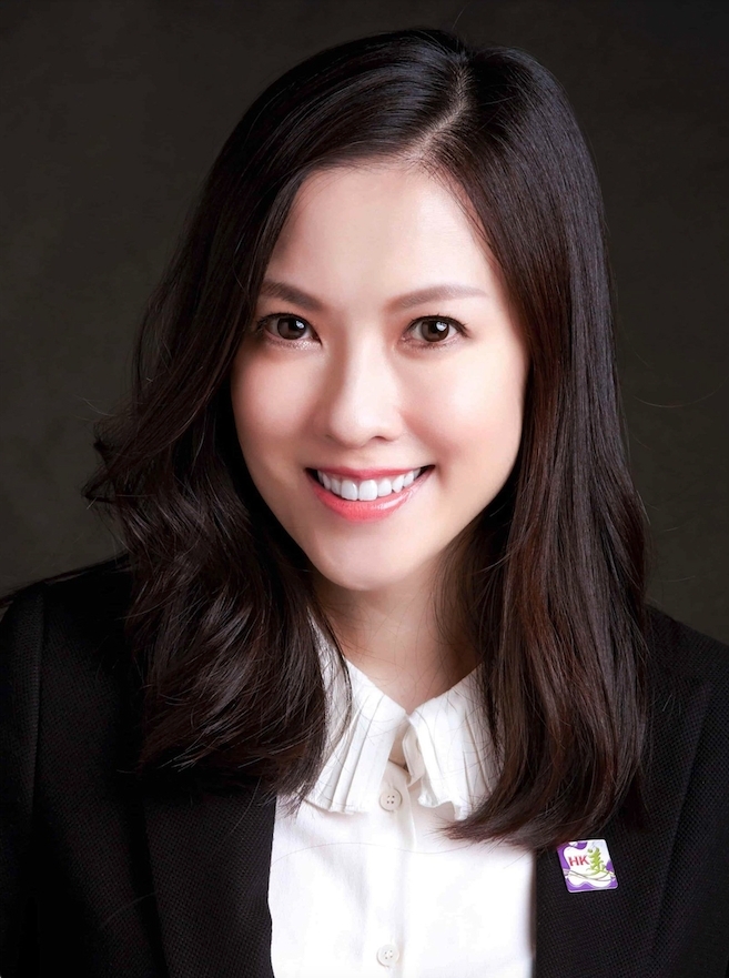 有網民發現唐詩詠近年的樣貌跟無綫前藝人江芷妮神撞樣！