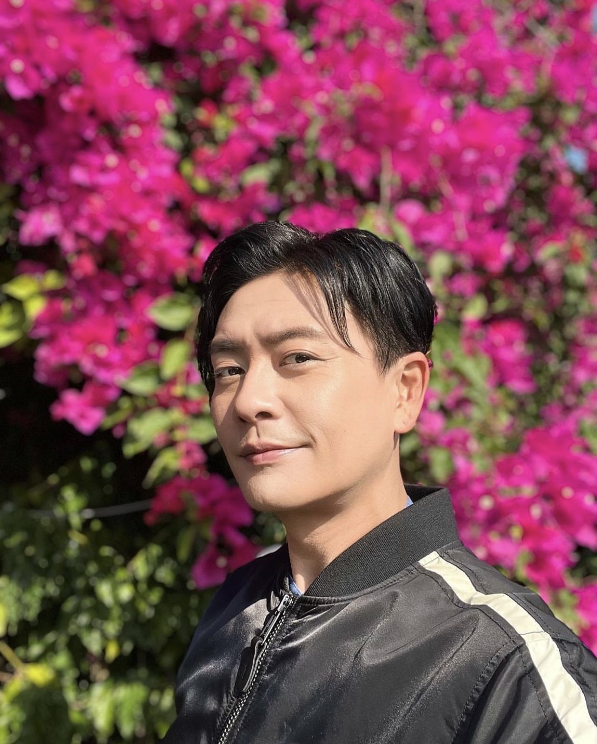 Bosco油膩扁塌的髮型令網民質疑無洗頭!