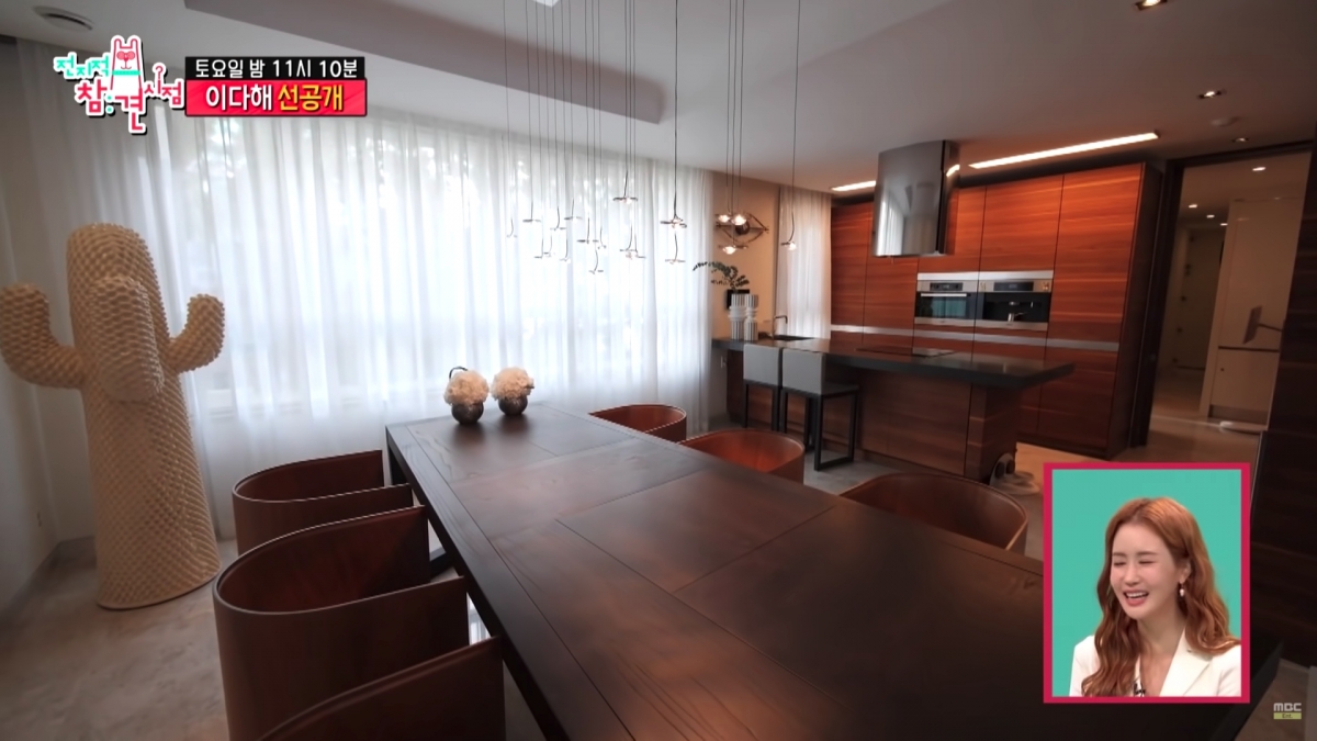 客廳旁是飯廳和開放式廚房~