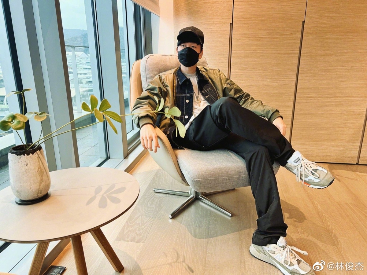 疑似JJ身邊的人一直威脅她