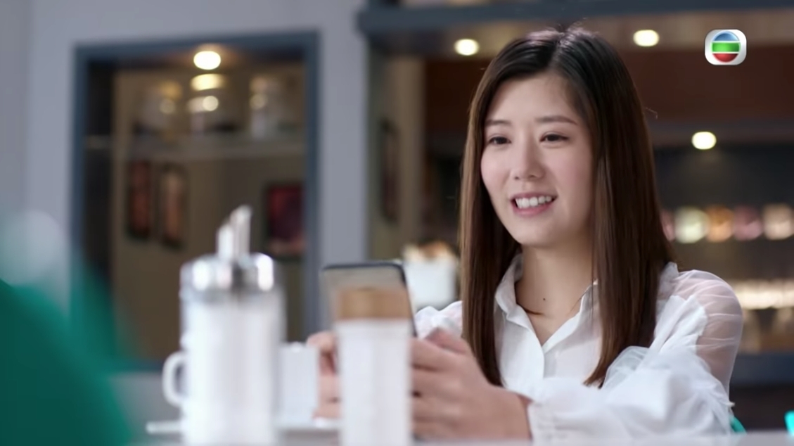 於劇集《迷網》演繹外表清純的幼稚園老師。