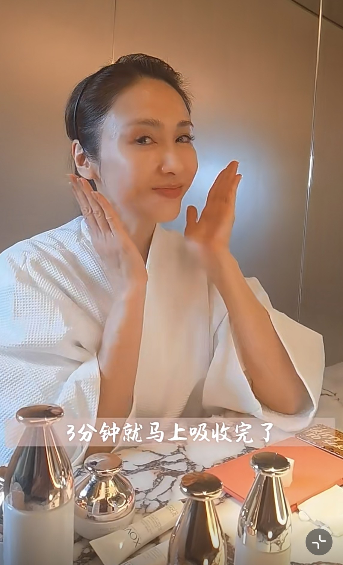 雖然已經踏入50歲,但黎姿依然美貌不改!