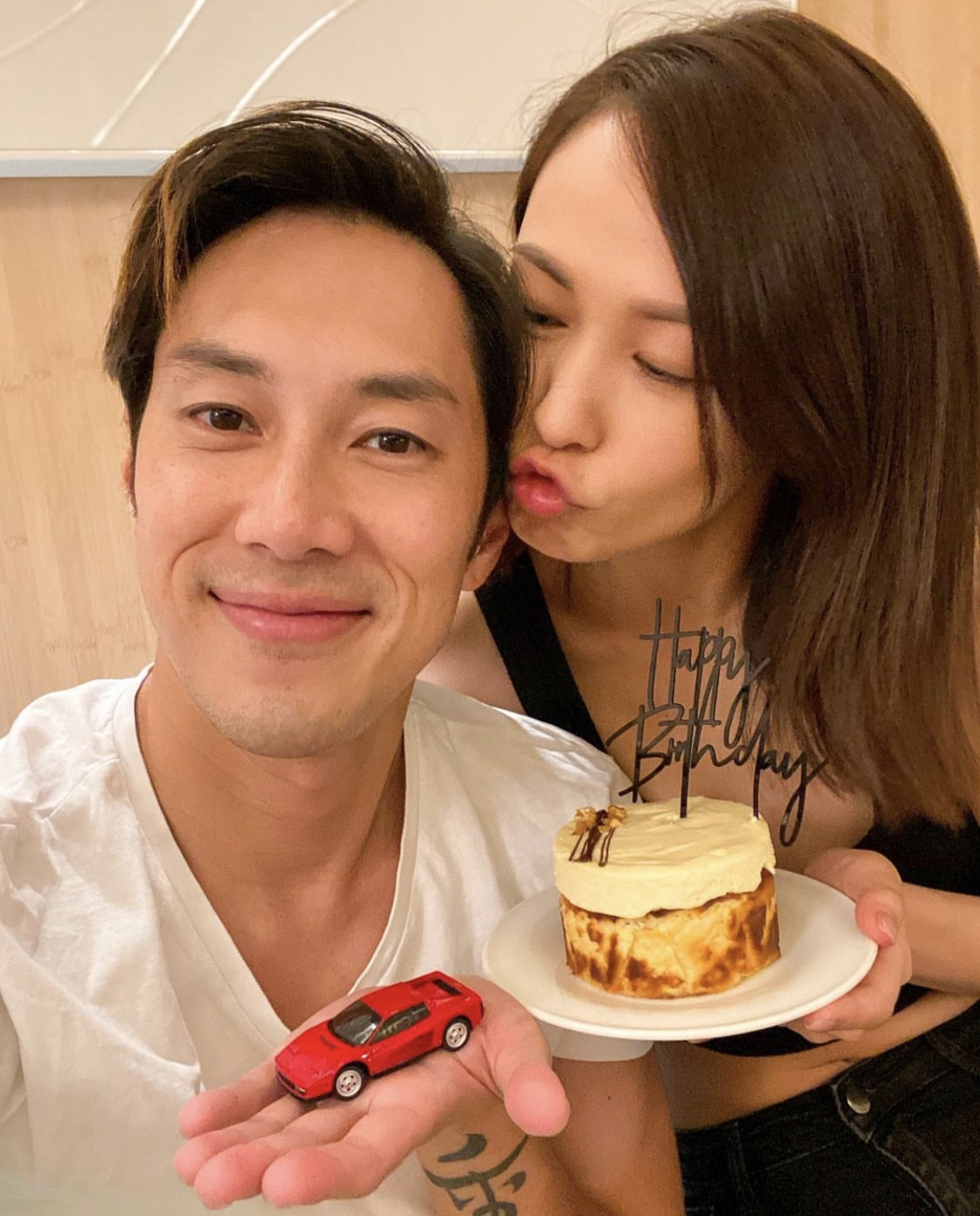 雖然湯怡與麥秋成結婚接近一周年,但兩人的婚姻卻不時遭網民質疑!