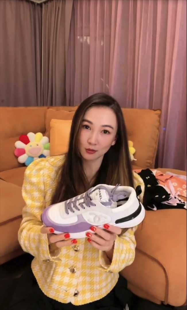紫、白、黑色的絨面小牛皮運動鞋~