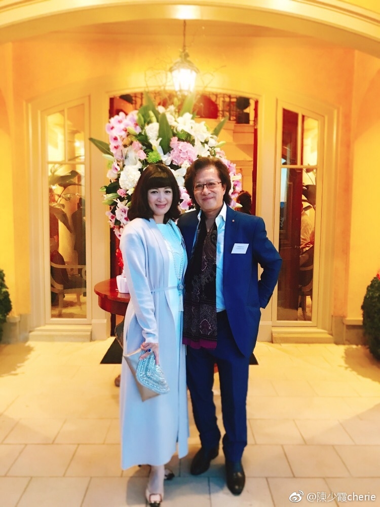 當陳少霞對愛情再沒有期盼時,卻在教會聚會中遇見坐擁8億身家的真命天子李文輝!