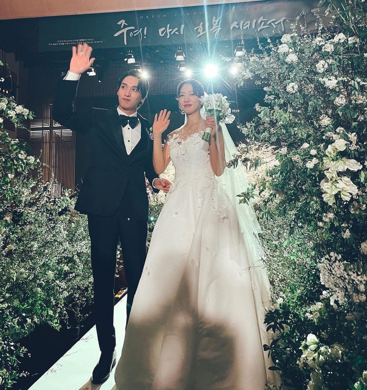 出自美國品牌Oscar de la Renta