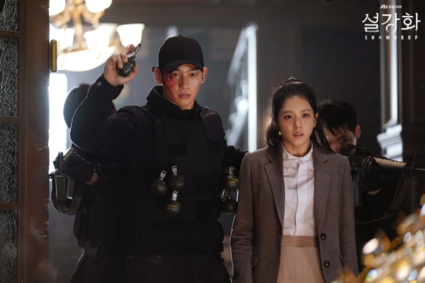 2022復古穿搭 - 西裝褸配百褶裙