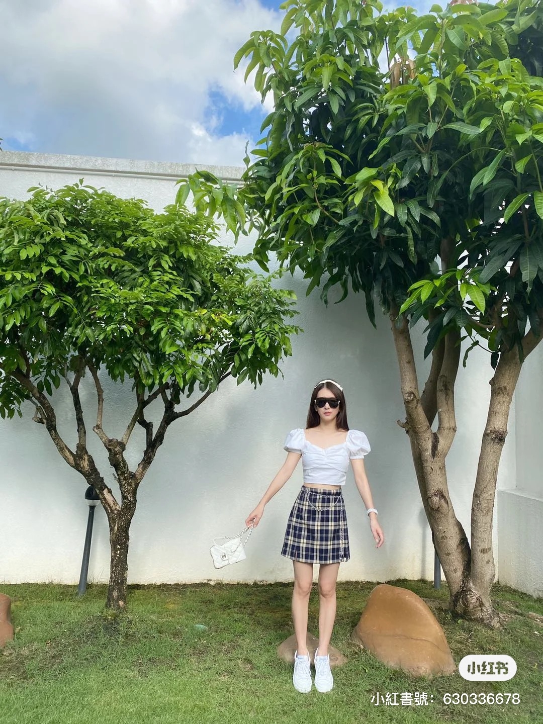 豪宅的花園亦是方媛熱愛的打卡勝地!
