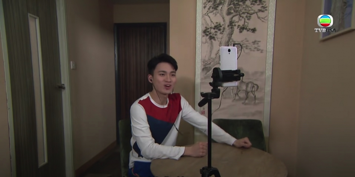 樓主的女友到了外國讀書後,初頭大家都會堅持每日視像!