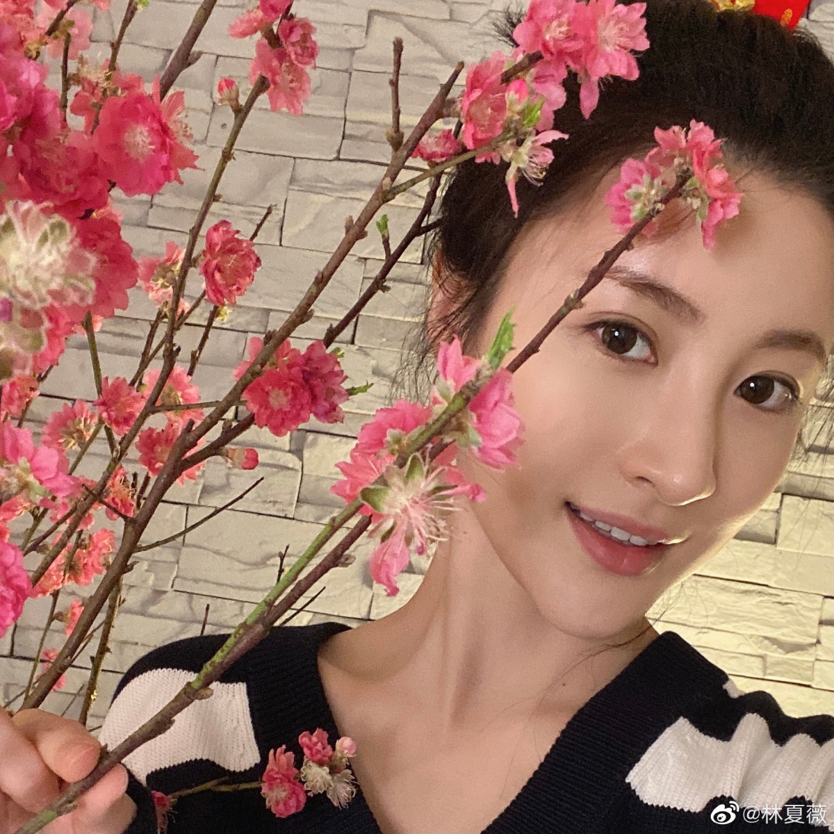 入行初期,林夏薇受「林峯堂妹」的形象束縛,至直近年演技逐漸獲得關注!