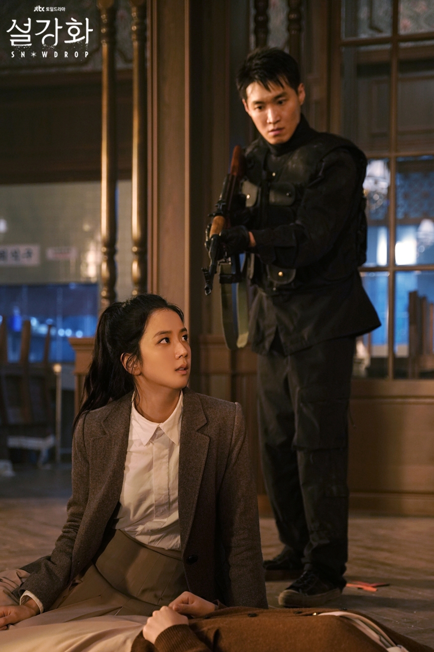 2022復古穿搭 - 西裝褸配百褶裙