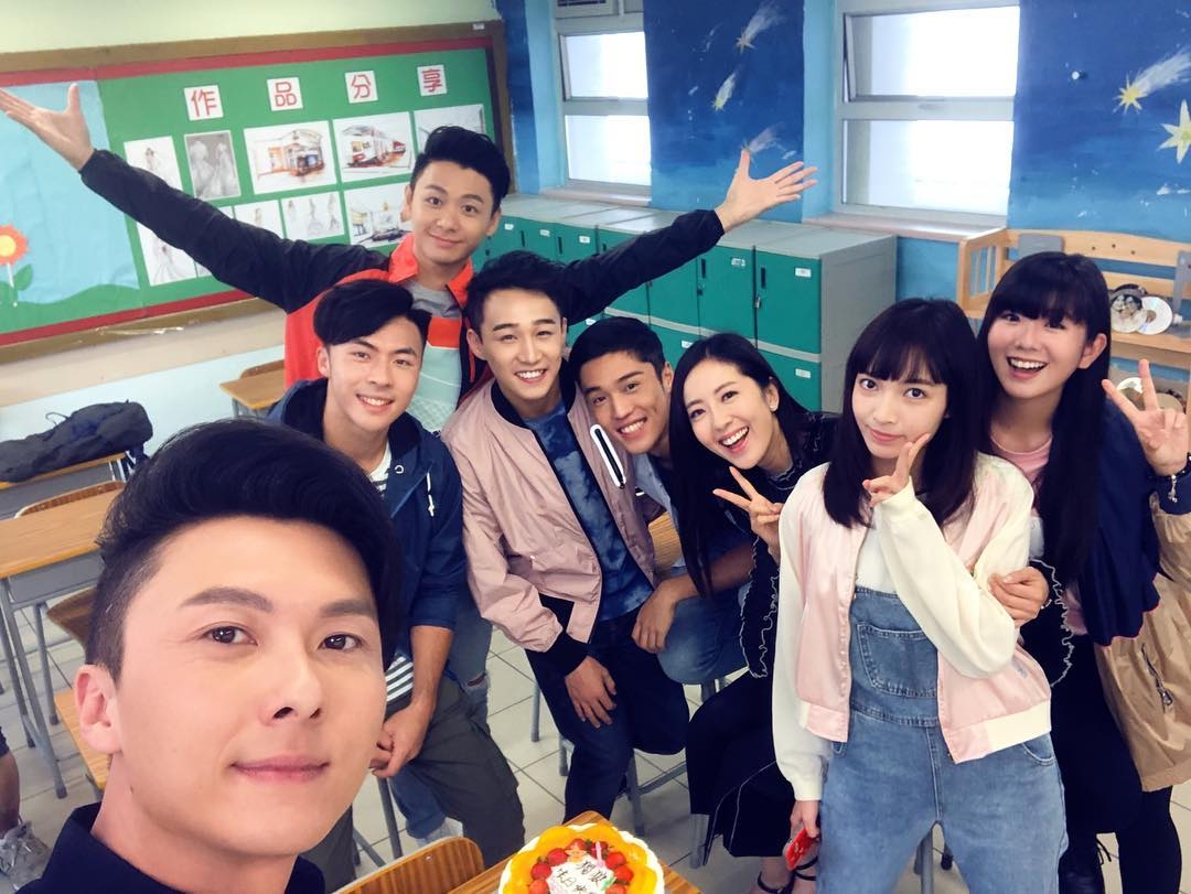 劇中飾演唐詩詠的學生,Erica(右一)被網民指與Natalie外貌相似~