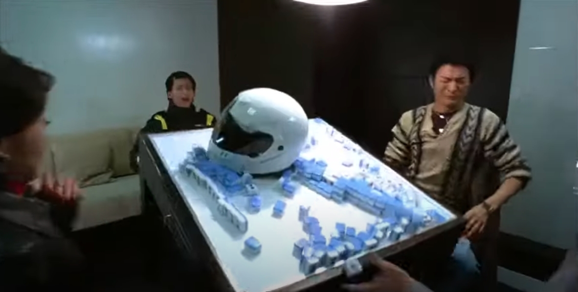 誰知,生氣的外父竟然起身反枱!