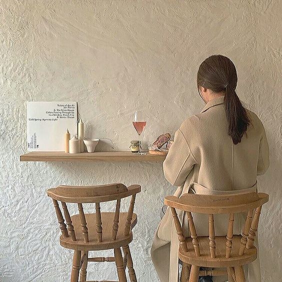 橫坐留白