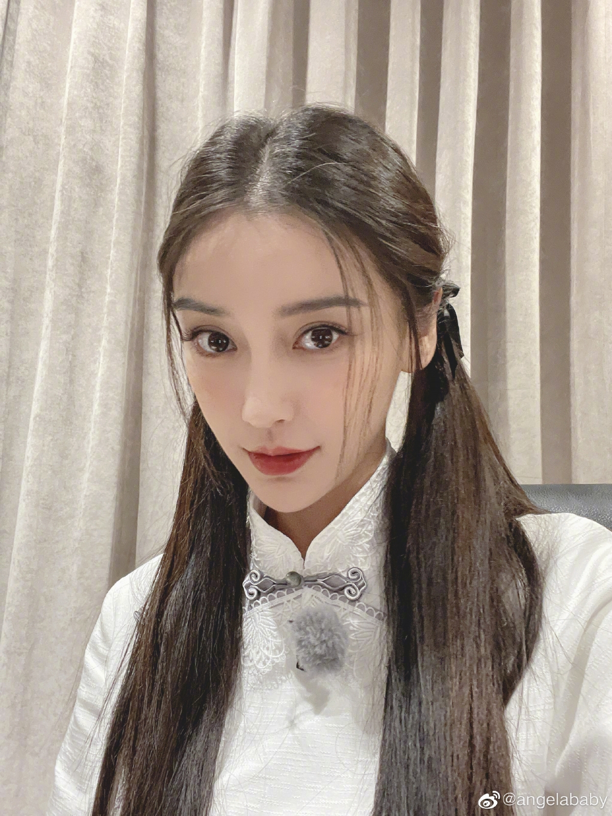 不少網民都猜測黃曉明的言下之意並非發自內心想娶Angelababy~