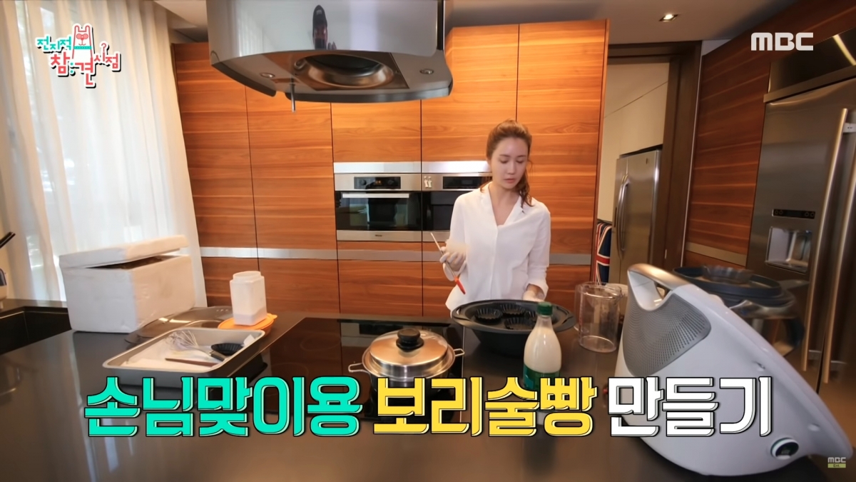 李多海為到訪的工作人員準備茶點!