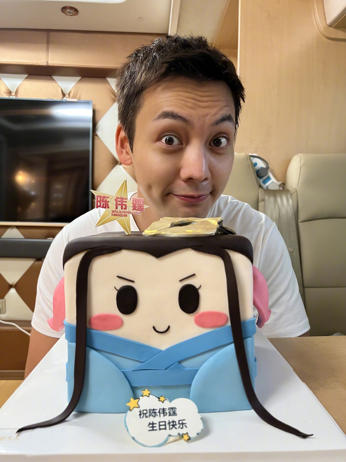 當年只有16歲的Angelababy在2005年的迪士尼兒童節目中認識20歲的陳偉霆