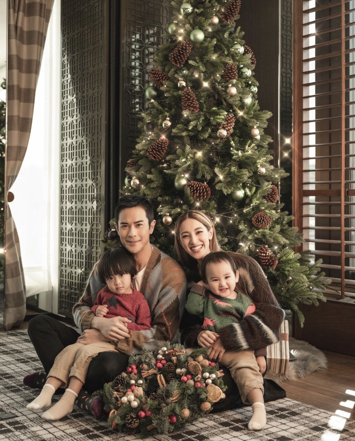 Grace結婚後三年抱兩,先後誕下兩個囝囝。