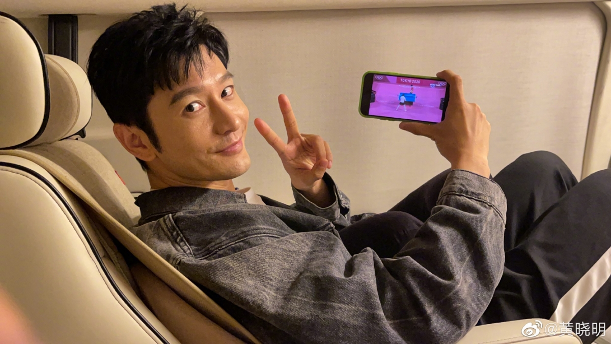 黃曉明與Angelababy於2009年認識,有傳當時兩人在聚會經朋友介紹而認識~