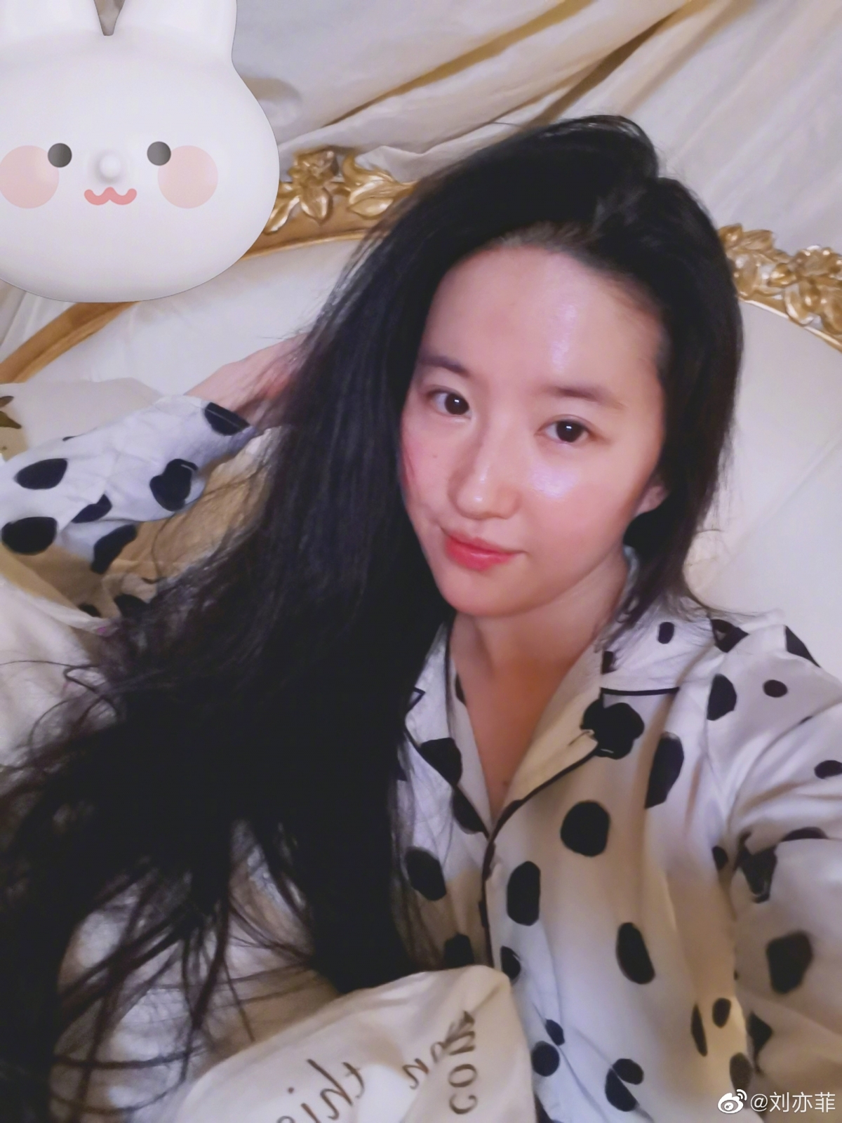 素顏的她望落依舊非常年輕!