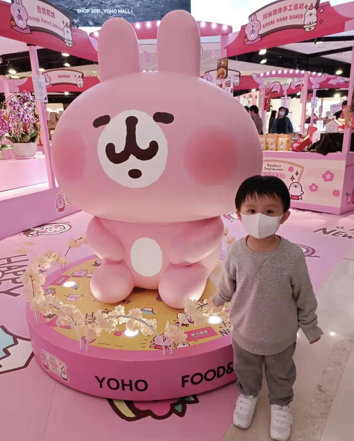 可見囝囝長得相當可愛,樣子亦跟爸爸餅印一樣!