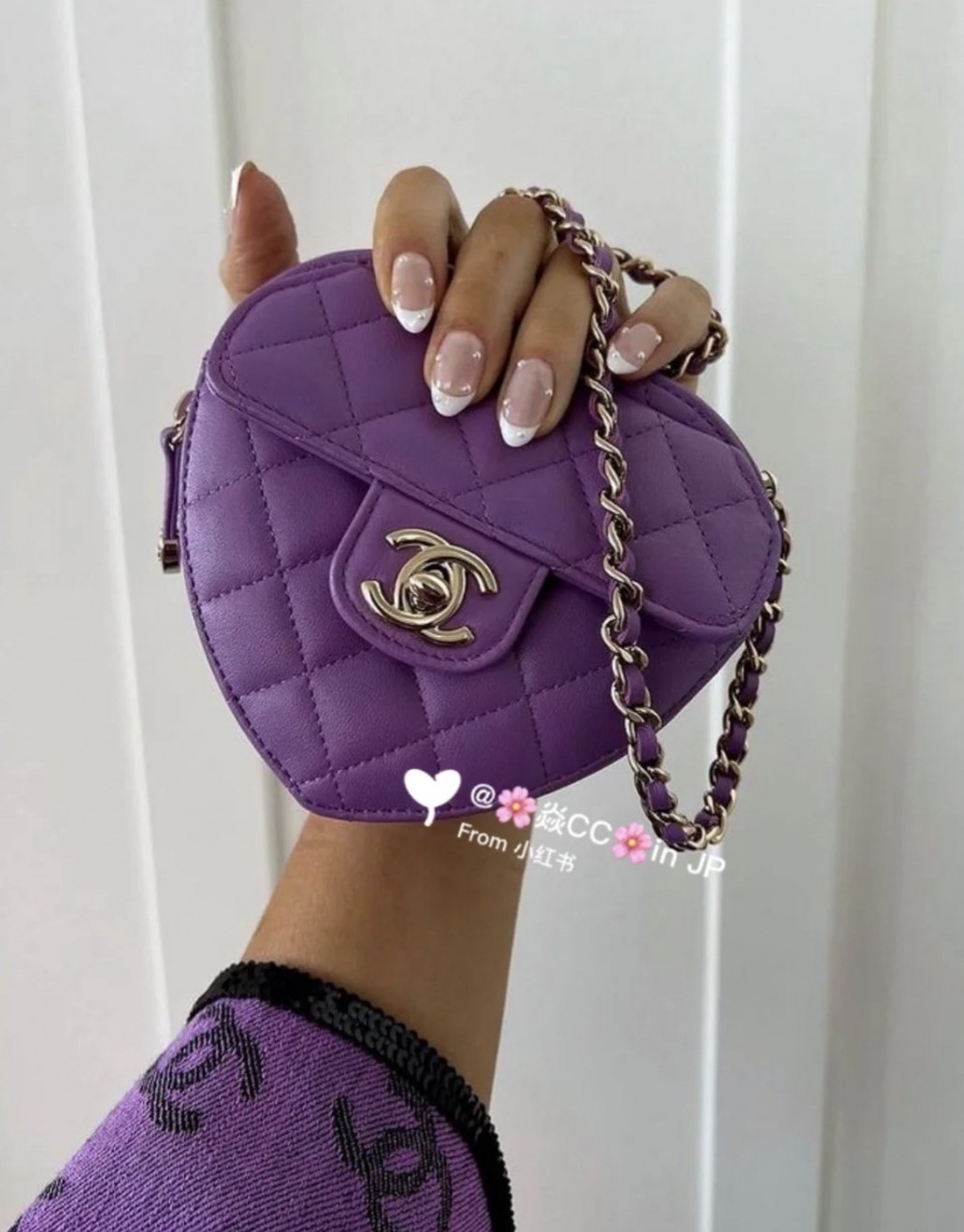 CHANEL 手袋　紫 Chanel 22S 春夏系列】 大玩復古可愛風！心型手袋價格搶先公開