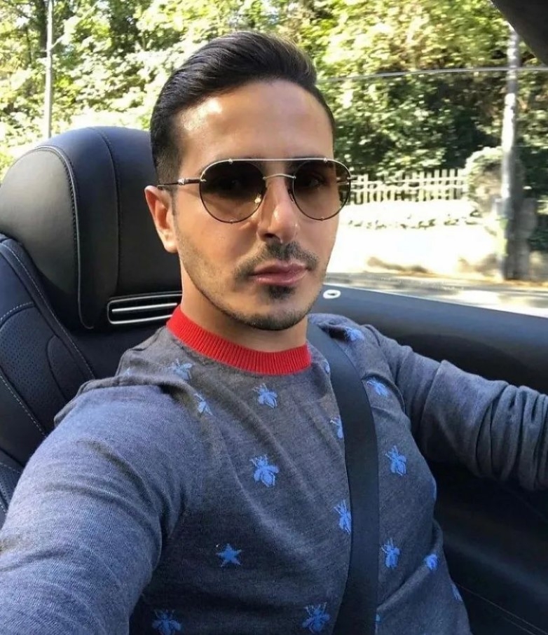 最終,Simon 被判15個月的偽造文書罪名