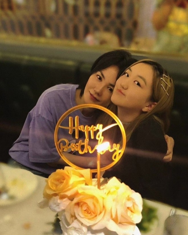 李亞鵬跟前妻王菲於2005年結婚,其後誕下女兒李嫣。