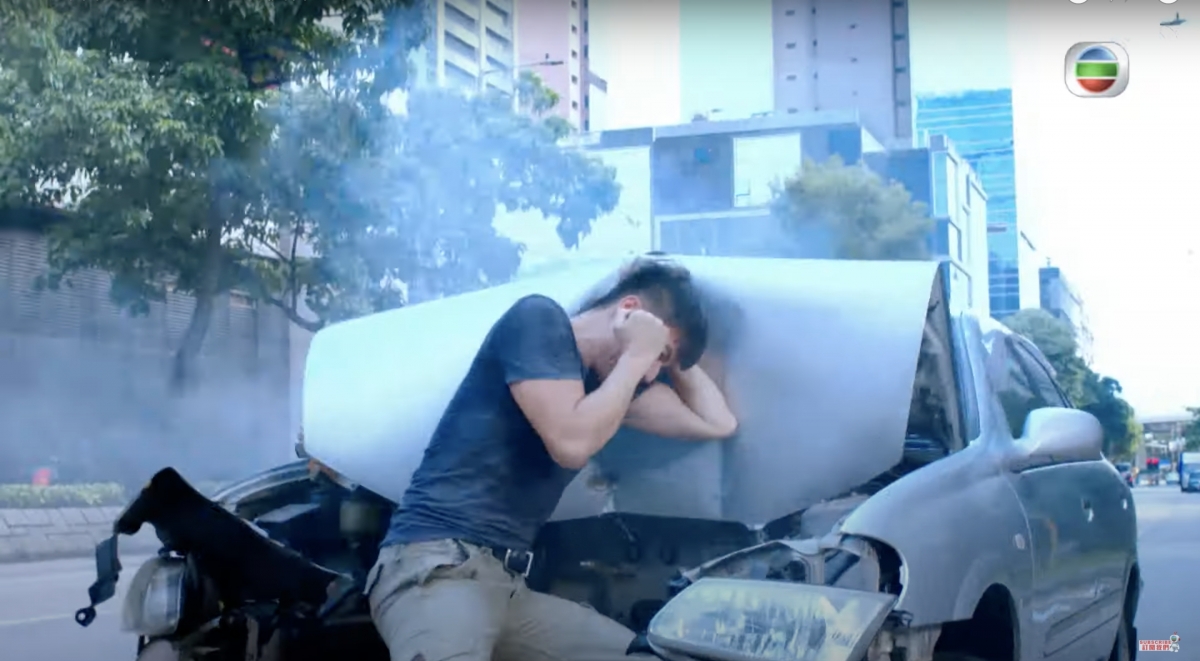 與車輛相撞,甚至可以撞毁車輛的車頭,十分厲害!