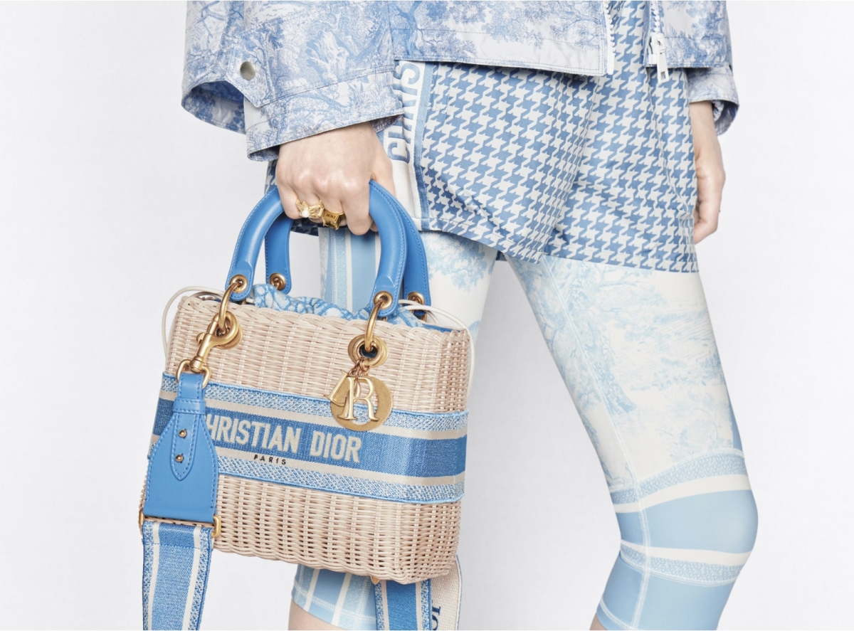 感覺高貴典雅之餘，亦倍增少女味！