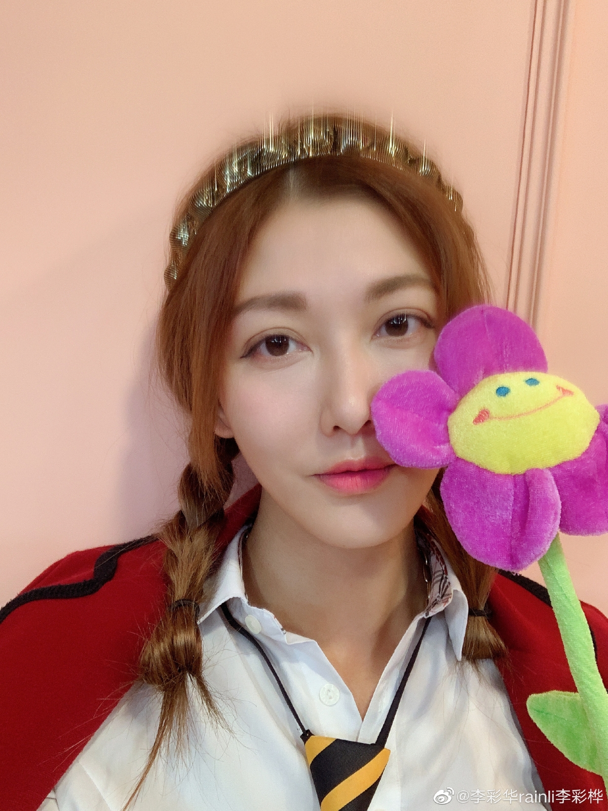 李彩華近年事業發展順利,不過感情生活上,多段戀情都無疾而終!