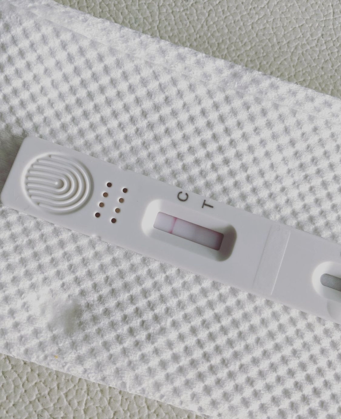 張名雅提醒家長在家中準備一些快速測試套裝,以及小孩的高低燒藥!
