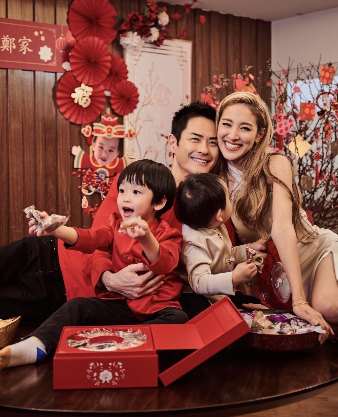Grace在家中佈置滿新年擺設,十分有節日氣氛!