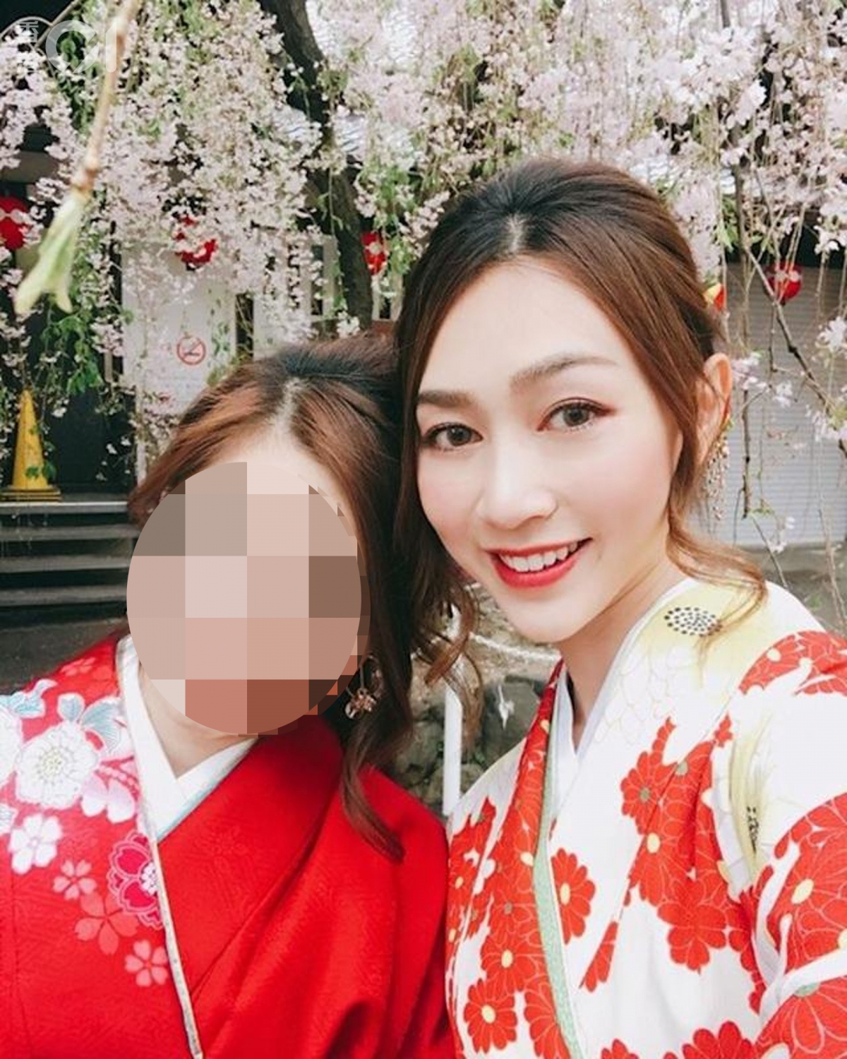 黃嘉雯與姐姐合照