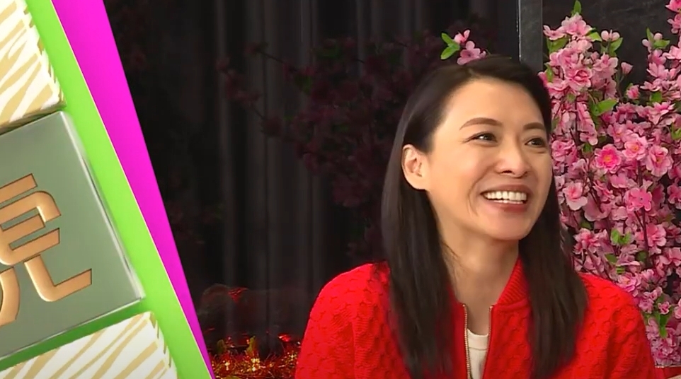 笑得很甜蜜