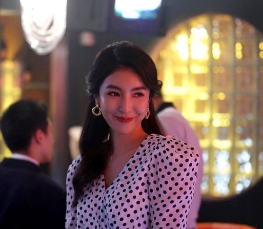 凍齡女神楊謹華在《華燈初上》中的美豔造型相當吸睛!