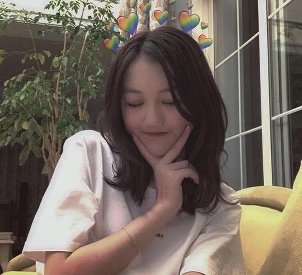 李嫣一系列的泳衣照卻掀起不少網民熱論!