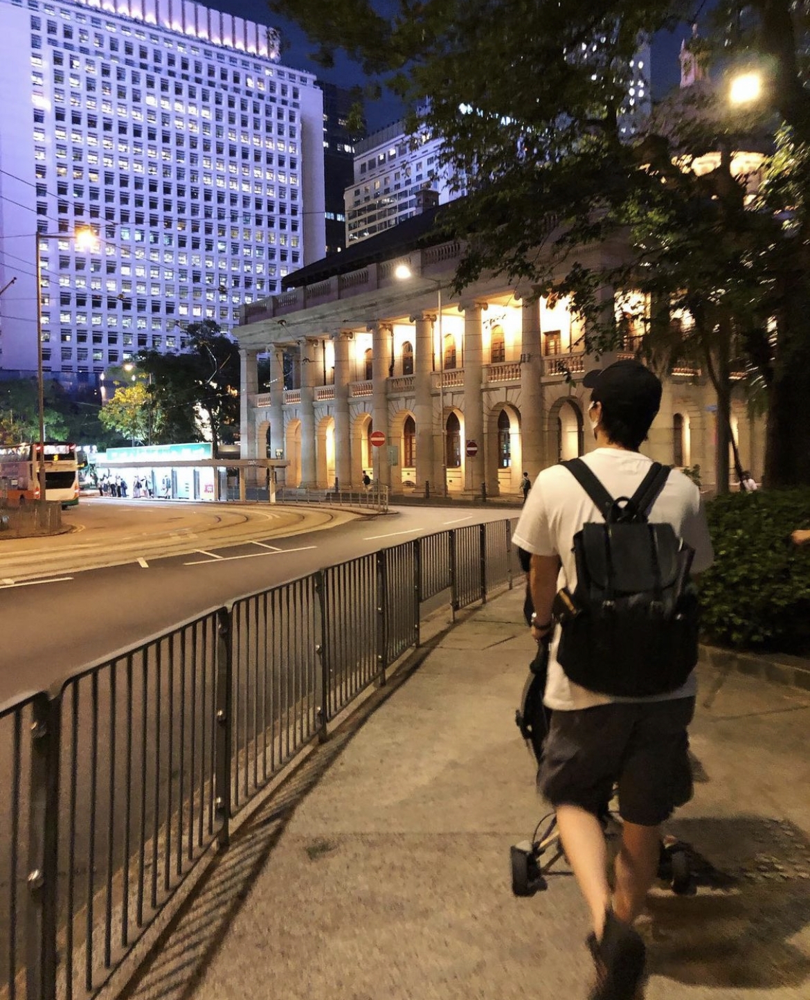 從Britni的社交平台可見,周永恆不時帶着老婆和囝囝出街~