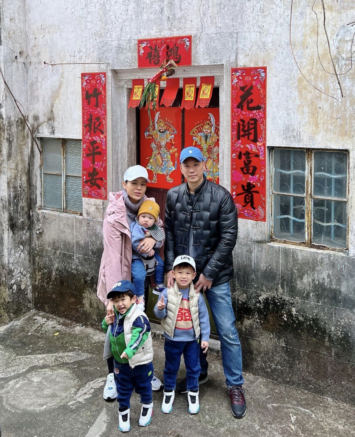 胡杏兒近年轉戰內地市場賺人仔,適逢農曆新年回港與家人團聚過年!