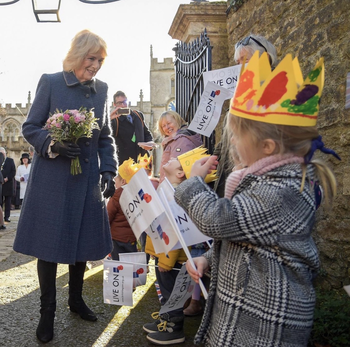 卡米拉近年積極投入公益活動,逐漸獲得民眾接受~